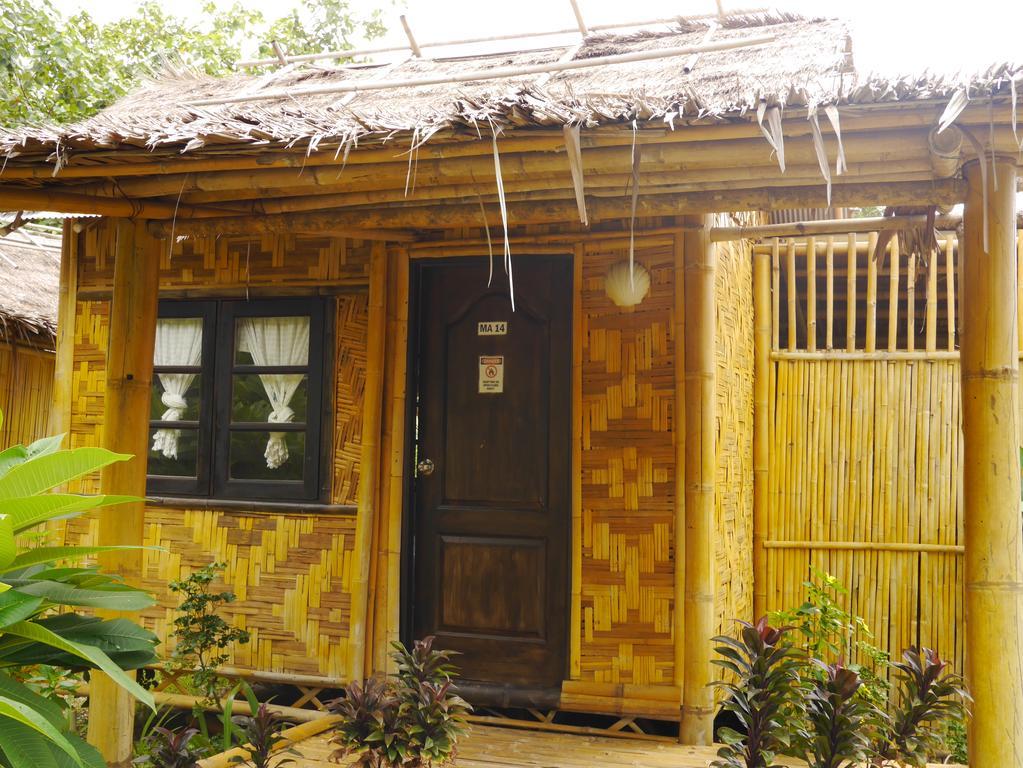 Charlie Hut Bungalow Hotell Ko Phi Phi Rum bild